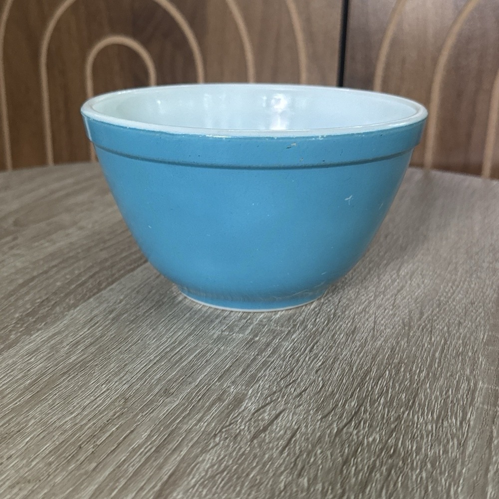Vintage PYREX Blue Trade Mark 401-1 1/2 Pint Mixing Bowl Made in USA Primary